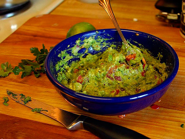 el aguacate tiene muchas propiedades beneficiosas