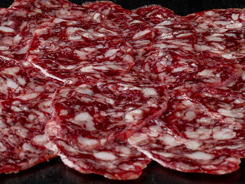 Salchichón ibérico de cebo cortado
